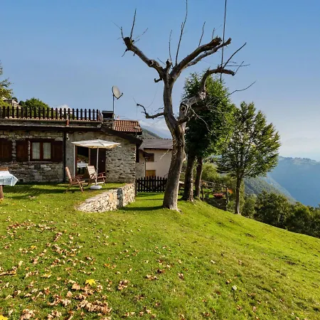 Locazione Turistica Nadia * Livo (Lombardy)